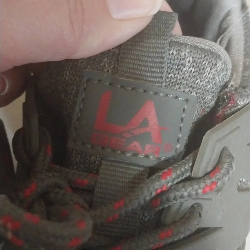 LA Gear Gray and Red Athletic Sneakers Boys 2